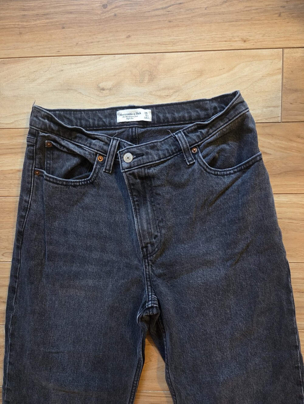 Abercrombie & Fitch The 90s Relaxed Jean High Rise Women Size 28/6XS Black - Picture 3 of 7
